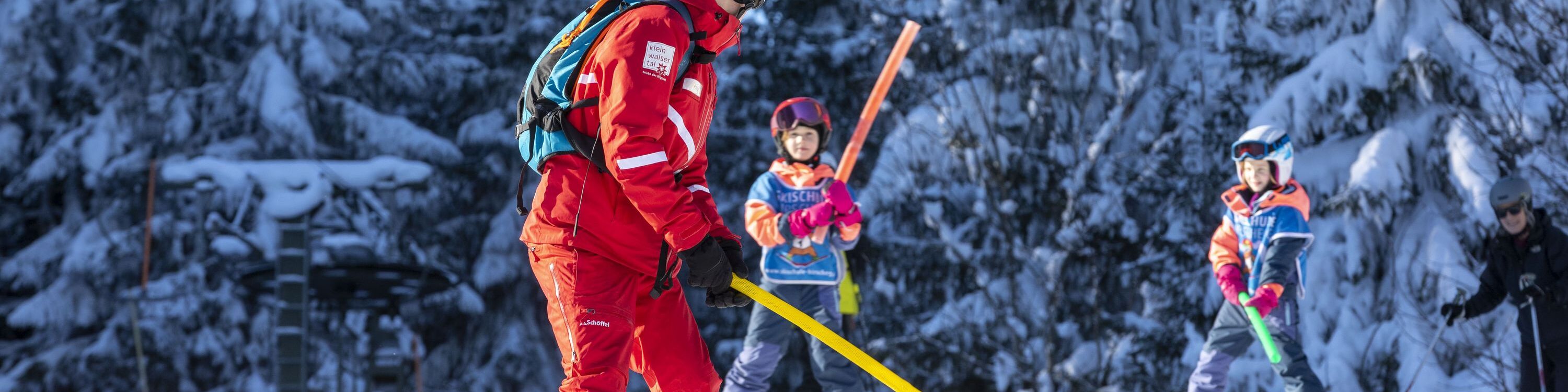 Skikurs für Kinder mit Skilehrerin der Skischule Hirschegg