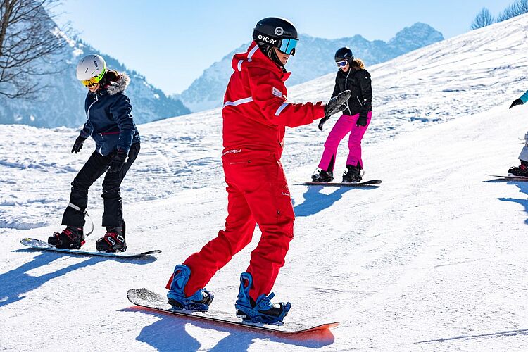 Snowboard course for teenagers with the Hirschegg Ski School